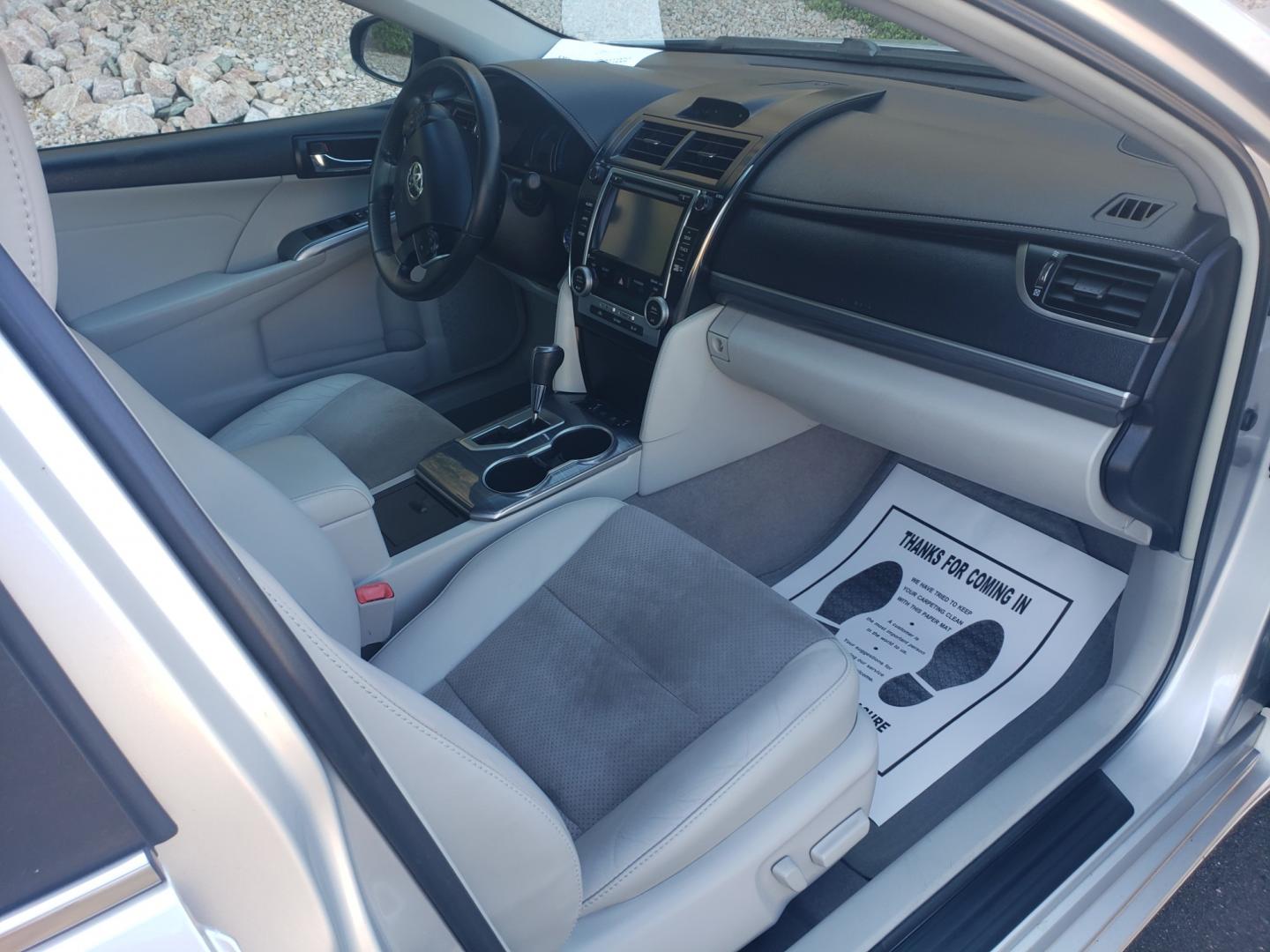 2014 /gray and black Toyota Camry Hybrid lx (4T1BD1FK3EU) with an 3.5L V6 DOHC 24V engine, 5-Speed Automatic transmission, located at 323 E Dunlap Ave., Phoenix, AZ, 85020, (602) 331-9000, 33.567677, -112.069000 - Photo#14